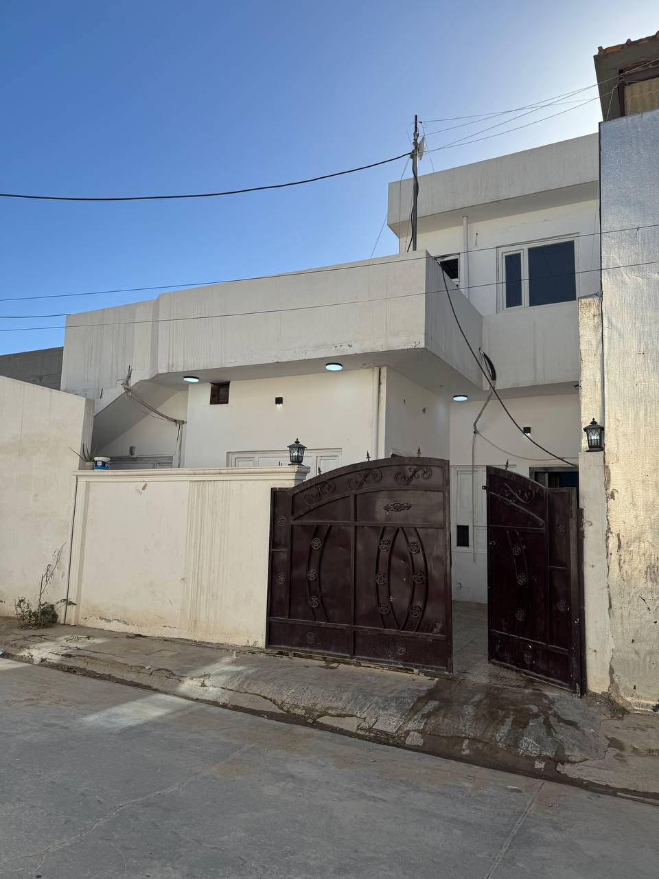 سلام عليكم للبيع بيت 🏠100متر مربع خدمات كامل كهرباء ماء تبليط عنوان كركوك  فرع صيدلية الغدير شارع الرئيسي تواصل ***********
0787 199 4653
