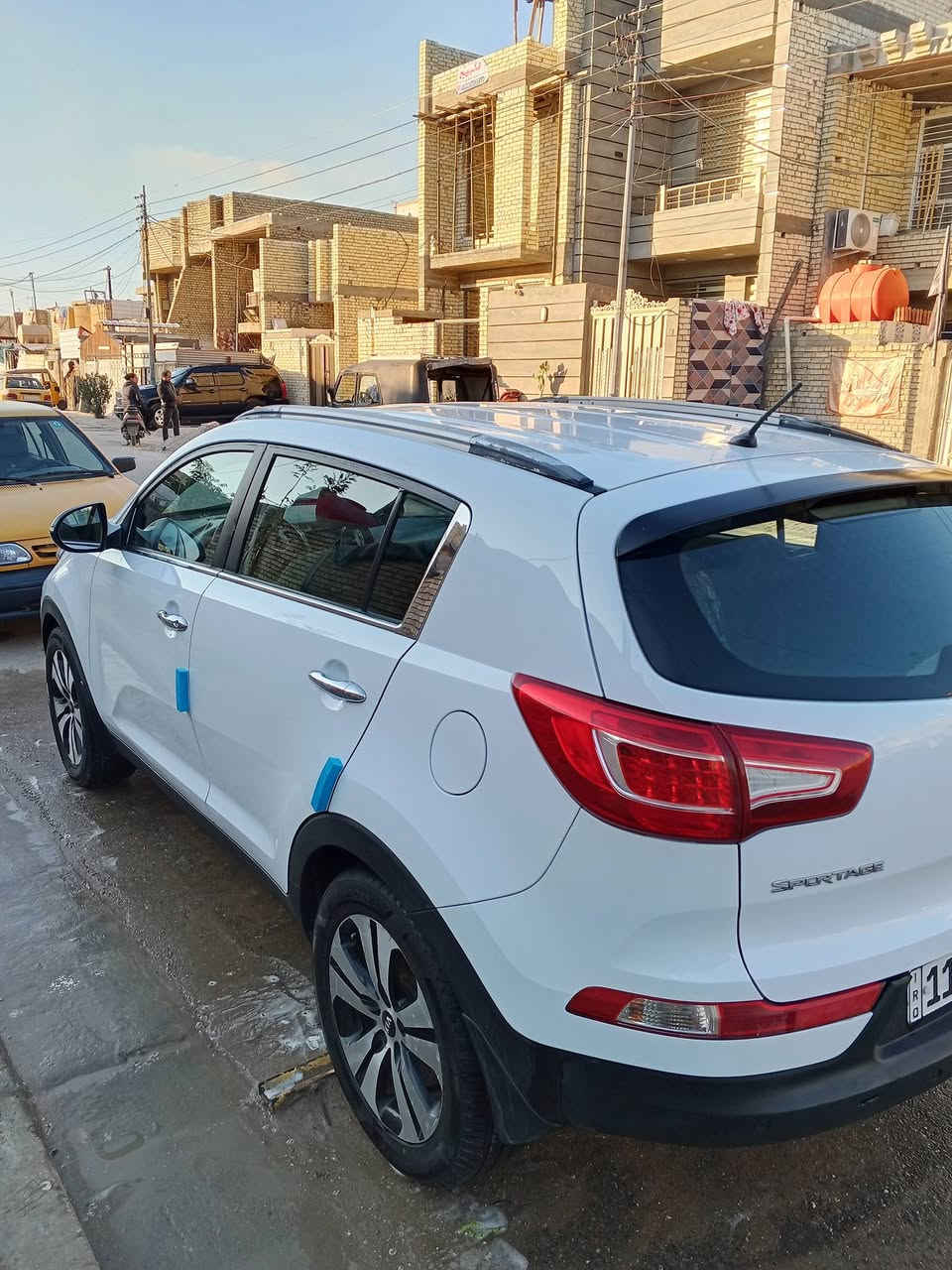 السلام عليكم من بعد اذنك ادمن كيا سبورتج للبيع موديل 2014 مكفوله كفاله عامه فقط الدعاميه الاماميه مصبوغة وشرط عل سونر وبارد اربع اصابع جاملغ الامامي والسونر مرفق ابيعلك نفسه صار شهر من سويته كير مكينه كفاله تخم تاير جديد كامره بل مرايه وكامره بل شاشه مري شفط حاكيه اشاير بل مري هزه جديده سنويه لل 28 محرك 2400 مكاني بغداد حي اور السعر 159 $ وبيهه شي قليل حك الجيه واي استفسار اتصال مع الرقم ***********
