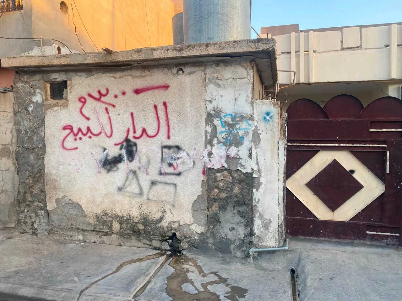دار للبيع ٣٠٠ متر طابقين بناء قديم يصلح للسكن موقع حي العروبه شارع صب ‭***********‬
