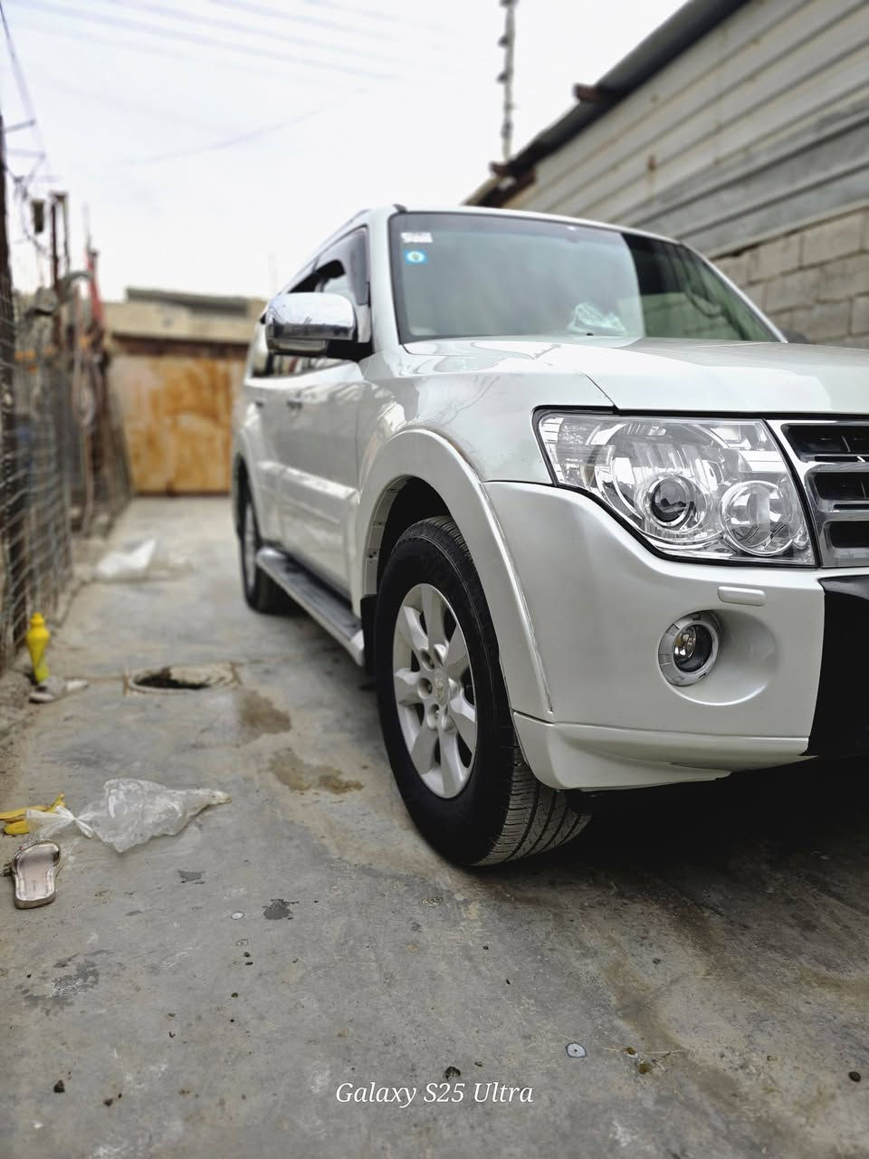 سلام عليكم. 
باجيرو.   2010 للبيع
فول موصفات 
مكينه 3500
صبغ قطعتين
سنويه بسمي
تحويل مباشر
سعر 135 وبيه مجال 
مكان بغداد 
رقم ***********
واتساب. ***********
