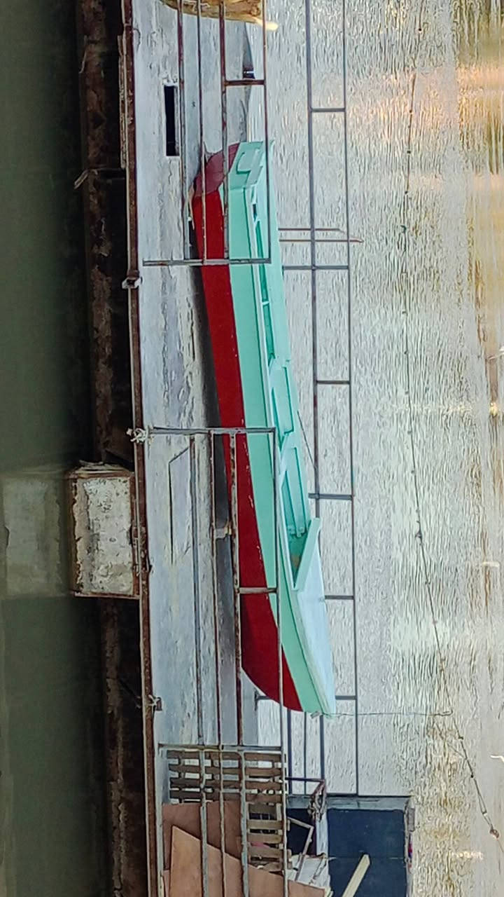 بلام فايبر كلاس للبيع طول 5 ونص متر عرض 140 بغداد تصليح فقط بغداد الاستفسار ***********
