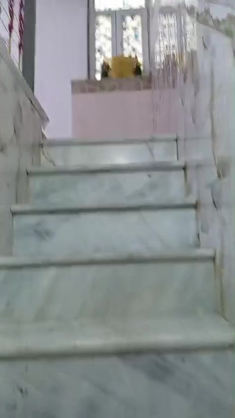 ٨٠م بيت زراعي للبيع الاساس والسقف صب كونكريت طابقين غرفتين وصالة ومطبخ واستقبال كاشي سيراميك شارعة ٦م يبعد عن الشارع العام ٥٠م علوة الفحل شارع صورة العباس ٣٨ مليون مع المجال للاستفسار ***********
