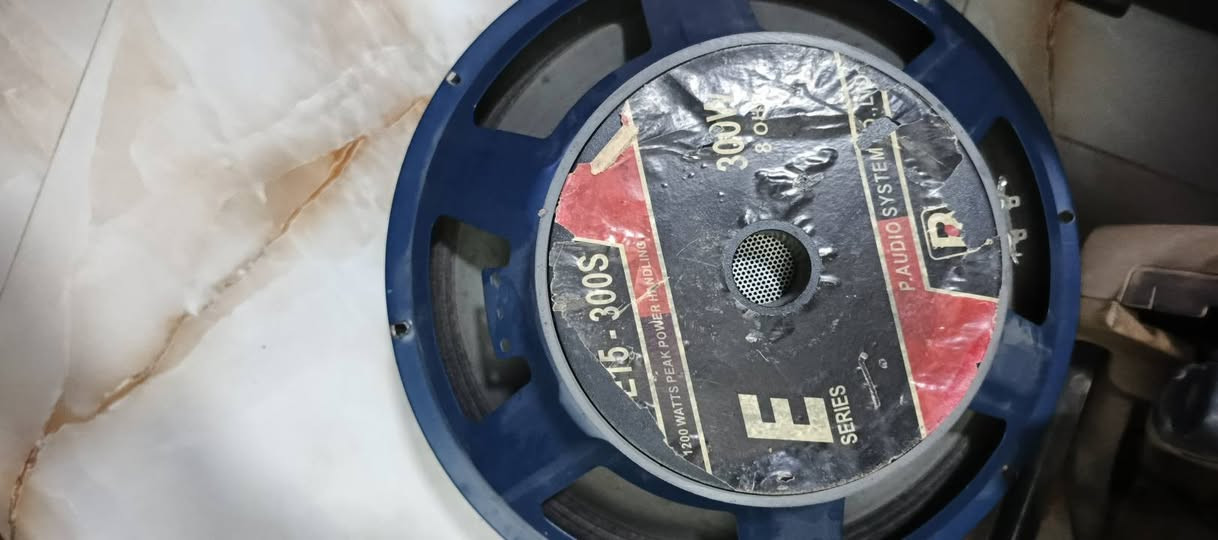 السلام عليكم شباب زوج  سماعاتw17 للبيع  كوبي درجه اولى سعر ٣٢٥الف العنوان ديالى بعقوبه ***********
