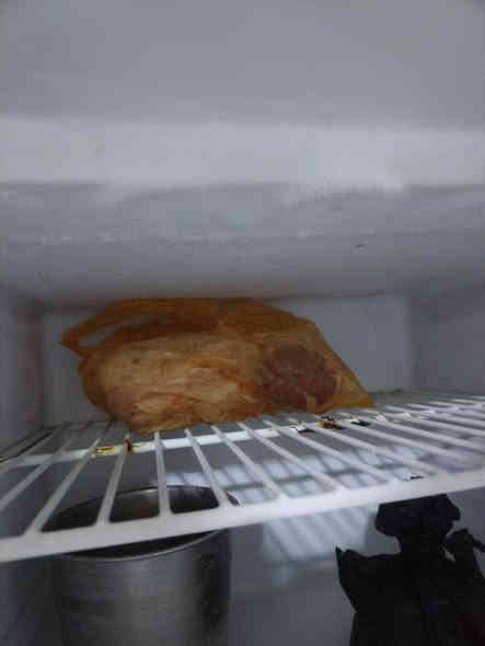 سلام عليكم ثلاجه للبيع شرط تجميد فوك وجوه بس لباب مخليله رزات فقط  ينسد طبيعي عنوان ابو الخصيب بهادريه ***********سعر75
