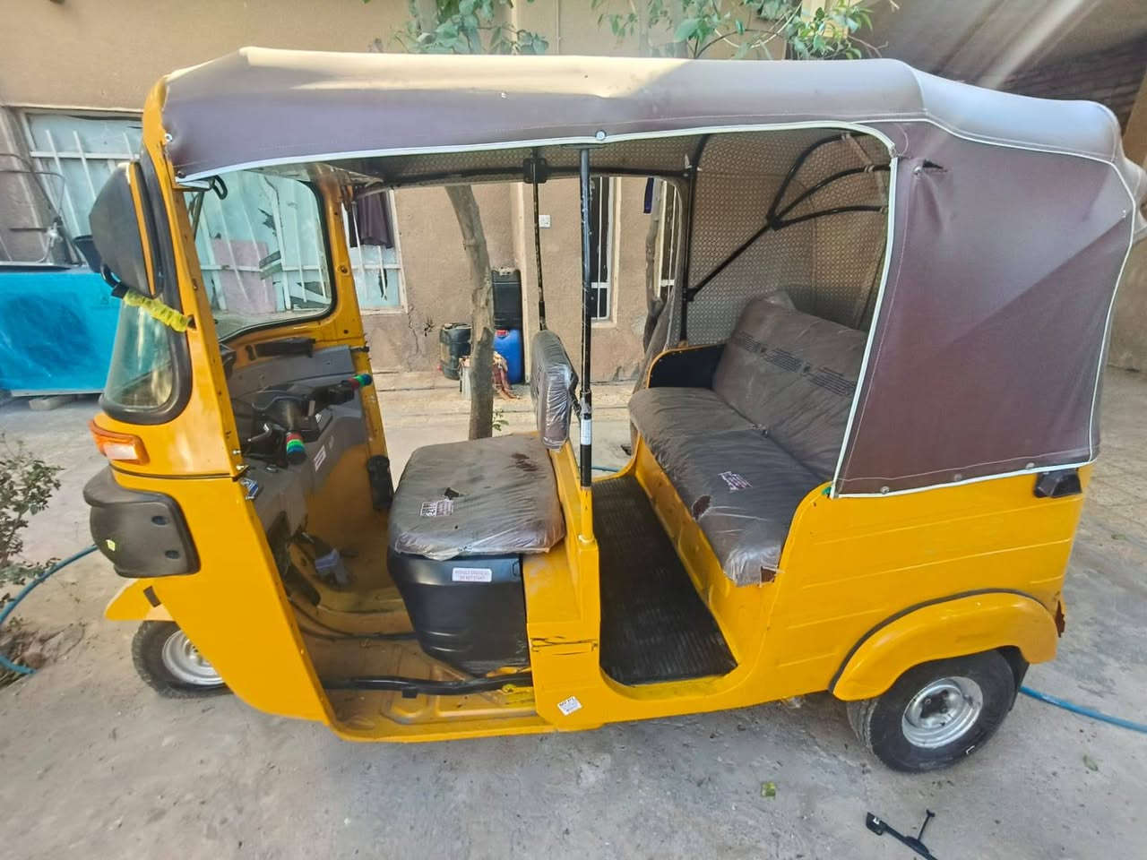 السلام عليكم تكتك للبيع موديل 20 مرقمه للاستفسار اتصال عل رقم ***********
