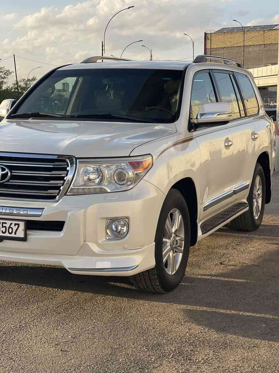 السلام عليكم للبيع لاندكروز  GXR
موديل 2015 بريم اصل 
رقم بغداد الجديد دولي بسمي 
تحويل ثاني يوم مكفولة كفاله عامه 
عدا دعامية امامية صبغ جمالية
فول مواصفات 1/1
شاشة كبيرة 
حساس امامي
حساس خلفي
بصمه تشغل
بصمه ابواب
فتحه سلايت
كشنات جلد اصلي
كشن كهرباء ثلاث حركات
محرك 6 سلندر
ثلاجة وسيطة 
تشغيل عن بعد
8 ايرباك 
زراكات لايت 
مري شفط و قلاب 
مثبت سرعه 
سبعه راكب 
ثلاث قطع تبريد 
تحكمات ستيرن كامله 
طفايه حريق 
وباقي مواصفات معروفه 
ماشيه 260 إلف حقيقي شرط الفحص والسونار
مكاني بابل شارع 40
للاستفسار 
***********
