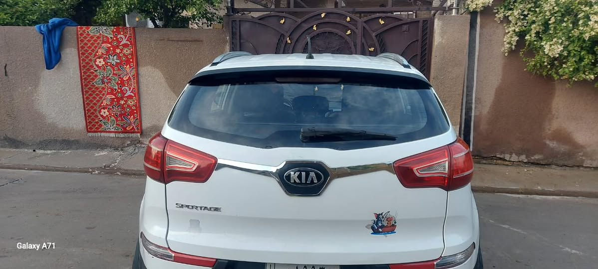 كيا سبورتج 2011
قطّعه ونص فقط 
السياره نصبتها تخبل 
وبالحقيقه احلى من الصور 
محرك 2000 دوش
السياره خليجي 
دفع رباعي

السعر 135 وبيها مجال بسيط 
المكان خان بني سعد 

***********
للاتصال
