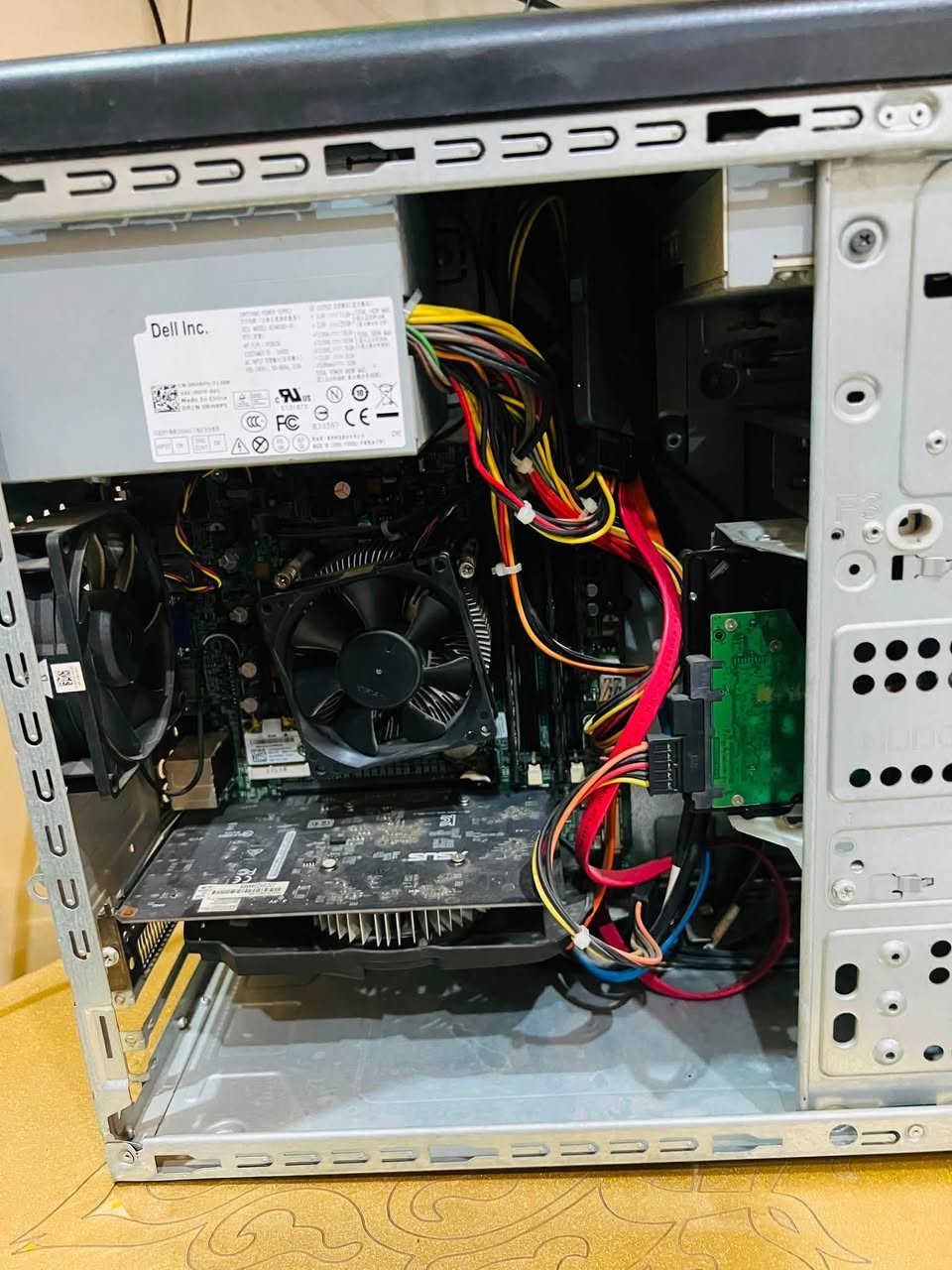 شلونكم شباب 🌹

                                       PC للبيع

🔹 المعالج: Intel Core i5-3470 @ 3.20GHz (4 Cores)

🔹 كرت الشاشة: NVIDIA GeForce GTX 1050 Ti 4GB GDDR5

🔹 الرامات: DDR3 16GB

🔹 المذربورد: Dell XPS 8500 Motherboard

🔹 الهارد: SSD 128GB + HDD 2TB

🔹 التبريد: المشتت الهوائي الأصلي للمعالج

🔹 الباور سبلاي: Dell Original 460W

🔹 النظام: Windows 11 Pro 64-bit

🔹 يدعم دقة: Full HD 1080p

الجهاز نظيف وشغال بدون أي مشاكل.

السعر(320)وبيها مجال للاستفسار اكثر خاص


**إذا كنت صاحب هذا الإعلان وتريد حذفه لأي سبب، رجاءا أرسل رسالة إلى الدعم الفني**