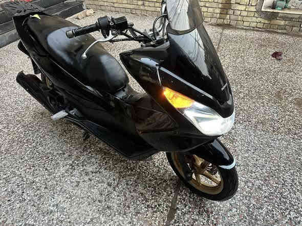 اسلام عليكم Pcx جيل ثاني ياباني حرف jk  بصمه لدراجه حلوه وخير من الله ابد مموكفتني لدراجه مال بيت من شغل للبيت مكينتهة بلاديه ربع نكره بكل وقت لدراجه مابيهة كل نقص ماعده لجنطه متقفل عدي السعر 1350 قفل مستعجل ع بيعتهة مكاني بغداد العبيدي ***********
