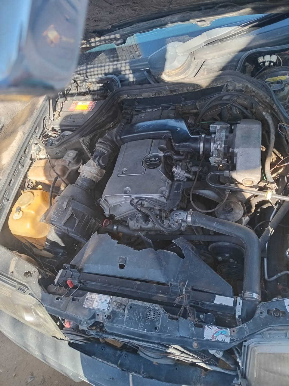 سلام عليكم للبيع مارسدس دب موديل 1990/-سنويه ل27 تحويل مباشر  كلشي على بلاد بدون اي ضربه ولاخويس بس صبغ   گهربائيات كله شغاله تبريد بس غايش ولكلوز   كير اوتوماتيك محرك مارسدس 2004 بدون عطلات ترايك للبصره  قواعده سليمه جدا مكان.  الانبار 
/ السعر  42وبيه مجال رقم /***********
