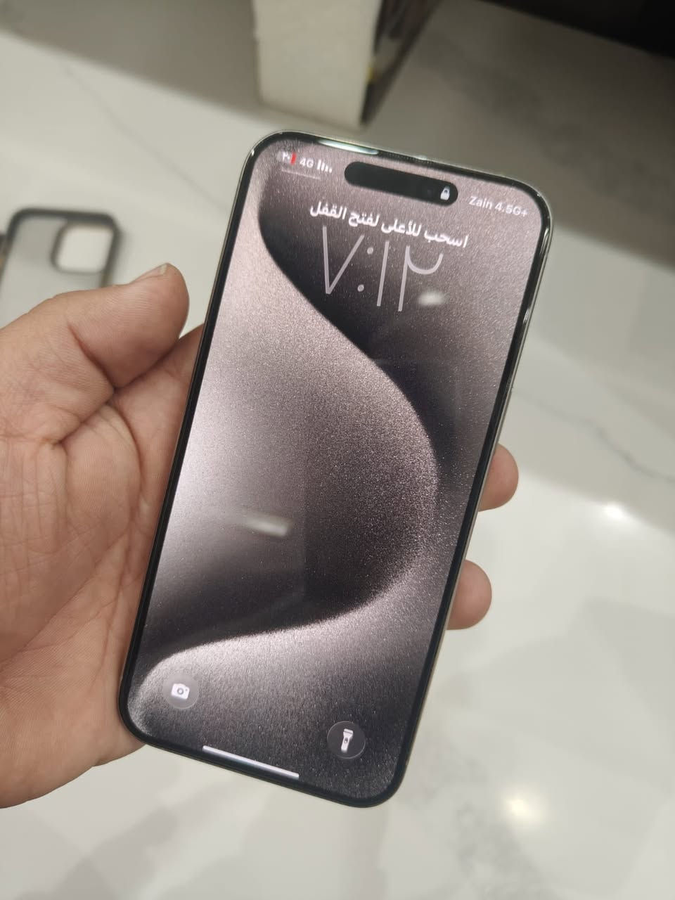 ايفون ١٥ برو ماكس شرق اوسط AA  ذاكره ٢٥٦ الجهاز كلش نظيف و على ايدي كارتون وياه ومطابق  بطاريه ٨٧ الجهاز ما ملعوب شعره بيه فقط الظهر صار بيه فطور مثل متلاحظون السعر ٩٧٥  هذه رقمي  ***********
