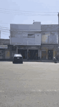 السلام عليكم دار تجاري للبيع يحتوي الدار على محلات عدد2 الطابق الارضي غرف عدد3 الطابق الثاني غرف عدد2 مساحه 200 متر سند ملك صرف بئسم الشرعي الموقع الجانب الايمن دوره الزنجيلي اخوان مكلف بل نشر استفسار اتصل على الارقام 
*********** 
***********
