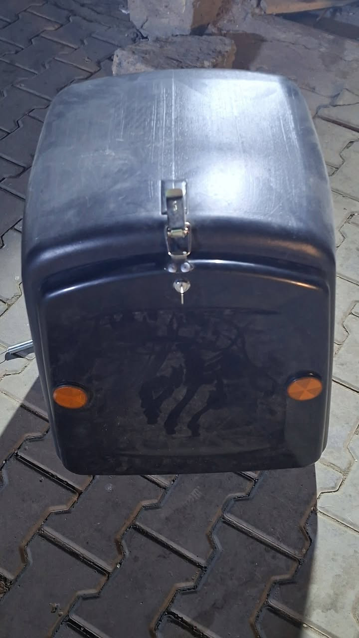 السلام عليكم من رخصة الادمن غراض شلعه للبيع كلهن مابيع مفرد كلهن جمله رايدهن ب90 بيهن مجال بسيط كلش الصندوك بعده لوك جديد كدامك الحجم الكبير والGPS شرط ع الفحص تاخذه الباتري شغال اللايت شغال ابيض + اصفر ، الكابريتر ماعرف بيها صراحه لو تشتغل لو لا انتبه ماعرف بيها انت وحضك المهم الغراض يسون فوك ال120 والله والياخذهن هوا المستفيد
***********
