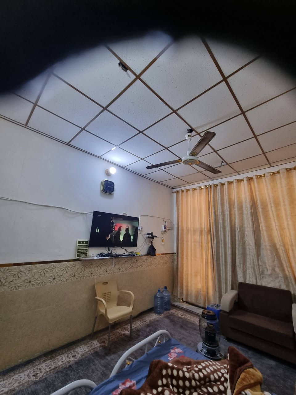 السلام عليكم بيت بالبوبيات عمود ٥٥ ،٤٠ متر مربع كامل من كلشي ونظيف طابق ونص رايده ب ٥٥ ونص بيع مستعجل ينباع هو وغراضه او بدون غراض ***********
