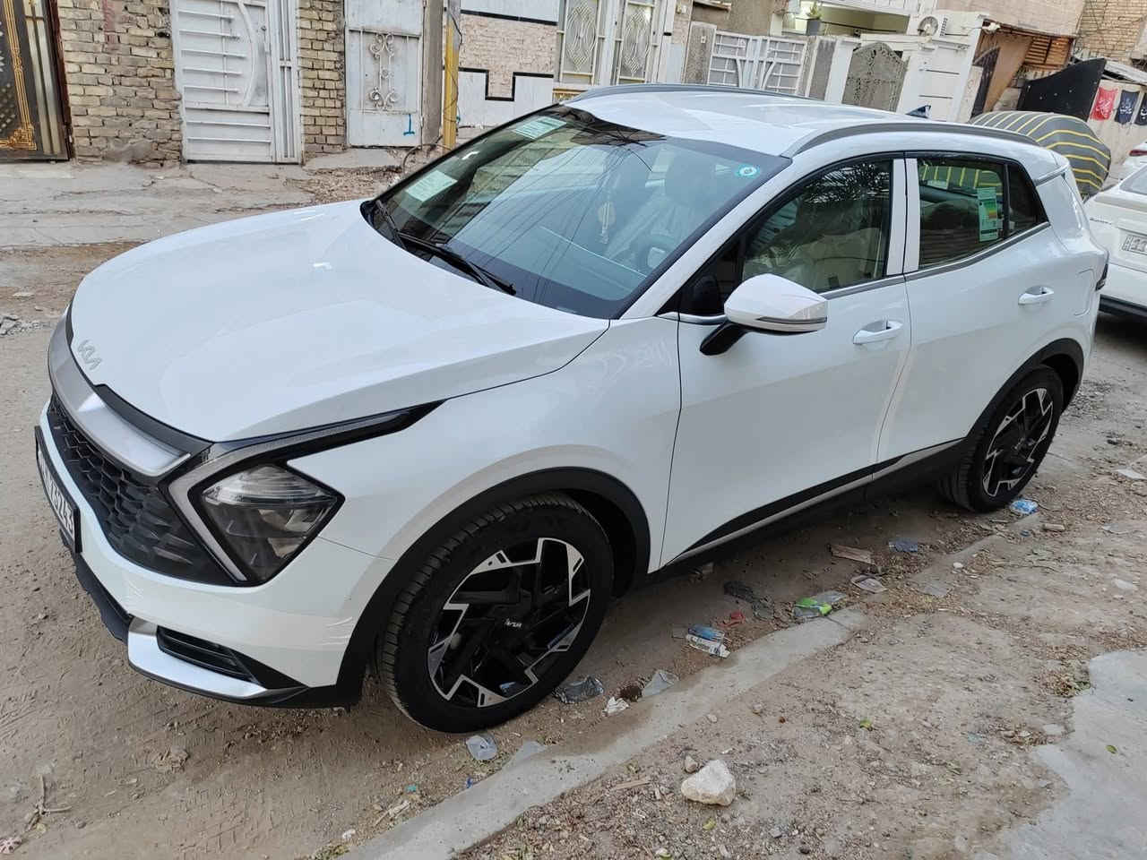 سبورتج ٢٠٢٢ خليجي بسمي  الشركة الدولية حساسات كامرة تبريد خلفي شفتات ستيرن مري شفط  محرك ٢٠٠٠ دوش سويج بيها شخط بين البابين السايق والي وراه ونصبغن  وبيها بارد بسيط محرك كير مكفولات بدون نقص برغي تخم تاير جديد السعر ١٩٠ مكان بغداد حي اور ***********
