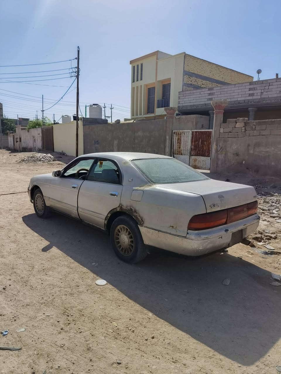 السلام عليكم بطه للبيع مكان البصره السعر ٢٥ وبيها مجال رقم بغداد مشروع وطني تحويل ثاني يوم مكينه وكير كرتون حداده جديده عوزها كهربائيات بسيطه السياره بيع مستعجل اتصل *********** مكفوله من الكص ونقل
