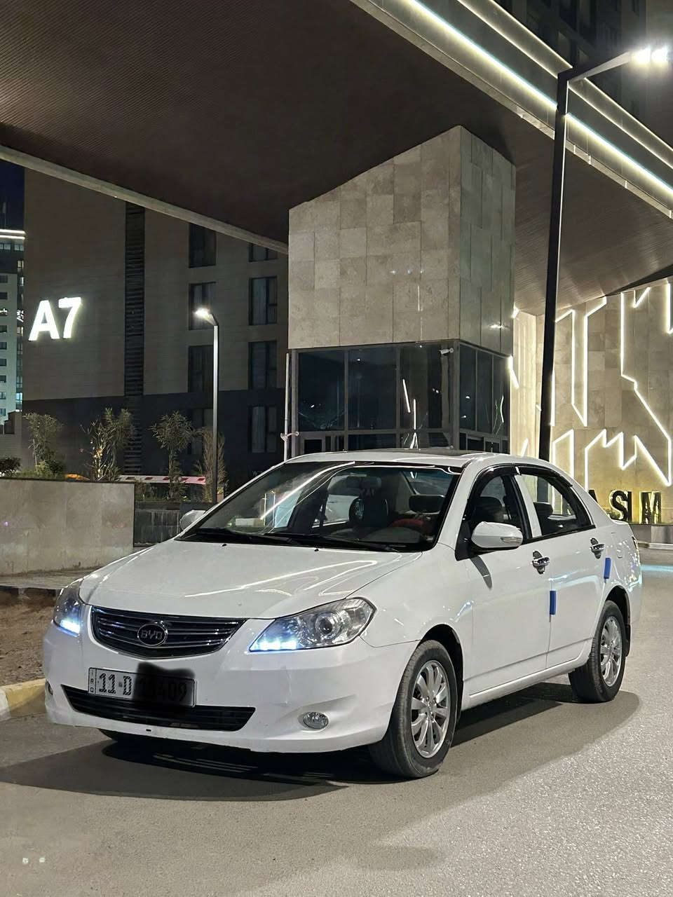 السلام عليكم بي واي دي البيع سيارة موديل 2015 سيارة كلش حلوه رقم بغداد انكليزي بسمي هزه جديد ورقم جديد وسنوية جديده سيارة فول بصمه شاشة كأمره تحكم ستيرن داخل جلد بصمت ابواب اشاير بل مري خمسه ويل كب سياره محرك 1800 ماشاءالله تبريد ثلج سياره مكفول من صبغ والخياس والجراد سياره كلش حلوه سيارة كير محرك صدر تايرات باتري كله مكفول سيارة كلش حلوه وجاهزه مابيه ي نقص السعر 62$ مكان سيارة بغداد حي العامل رقم ***********
