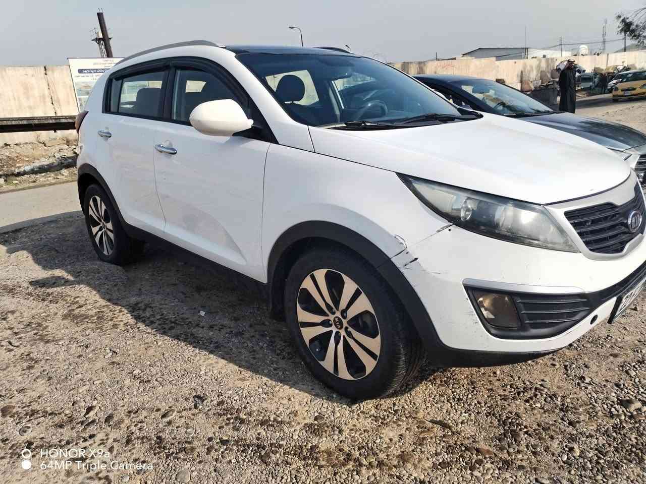 السلام عليكم  
كيا سبورتج 
وارد خليجي 
مكينه اربعه سلندر 2400
كير 6 نمر 
فول مواصفات 
بانوراما 
بصمه 
تشغيل عن بعد 
مرايات كهرب 
تحكمات 
بدون صبغ فقط ملاحضات 
رقمها اربيل الدولي 
بطاقه بانزين 
ويل كروم 
حساس امامي +خلفي 
شرط تحويل + وكاله 
مكاني الموصل حي الميثاق 
السعر 145 وبيها مجال 
***********
***********
