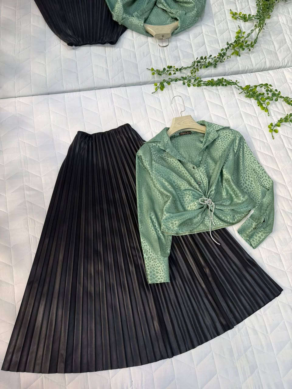 السعر 25 الف 
قميص قصير - خامه جوسيكا

تنوره كبس - خامة ستن
. 
القياسات: 38 ،40 ،42 ،44 ،46 ،48. 

توصيل 5 لجميع محافظات العراق 🚛


**إذا كنت صاحب هذا الإعلان وتريد حذفه لأي سبب، رجاءا أرسل رسالة إلى الدعم الفني**