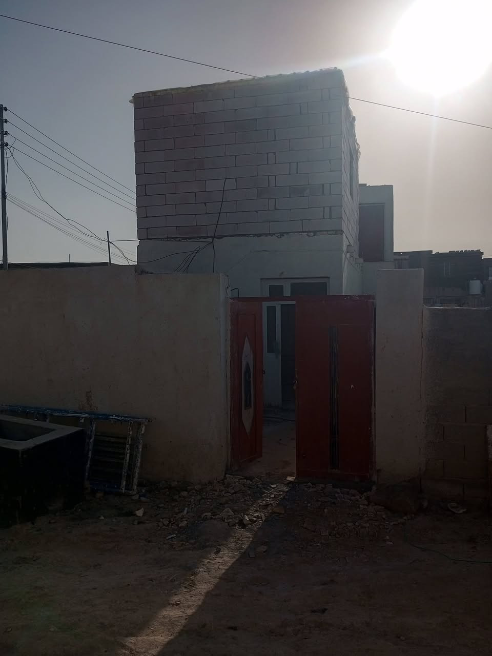 سلام عليكم مشتمل زراعي للبيع المساحه 100 متر قرفه وصاله ومطبخ ودوانيه وقرفه فوك مثل ما واضح بل فيديو 
الموقع نهايت المعش وره صب البيت ركن ومناسب ***********
