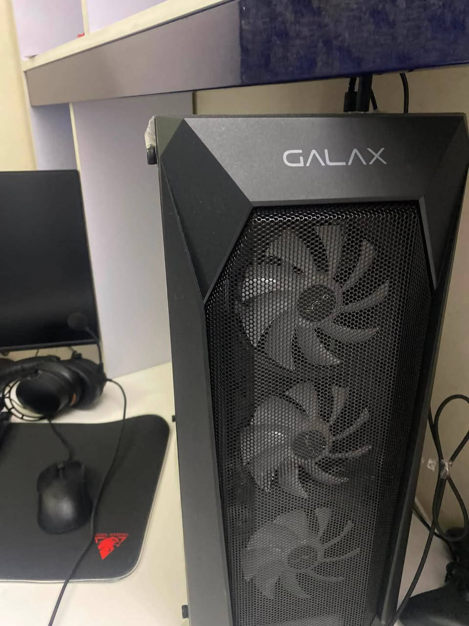 السلام عليكم pc للبيع كامل فقط…..
الجهاز نضيف استعمال خفيف تحت الضمان بعده ويا كل كراتينه

3060 12 gb msi
R5 5600
T-force 16gb 3600
M.2 1 t lexer
B450 Asus
Deep cool ag400
Power 600w

الشاشة gigabytes 200hz 1ms 25
Ups 1500 Zeus 
وياها كامل غراضها من ماوس وكيبورد و ماوس باد وجوستك  + سماعة hyperX cloud alpha s 

العنوان بغداد الدورة
واتساب *********** و خاص موجود ايضاً
