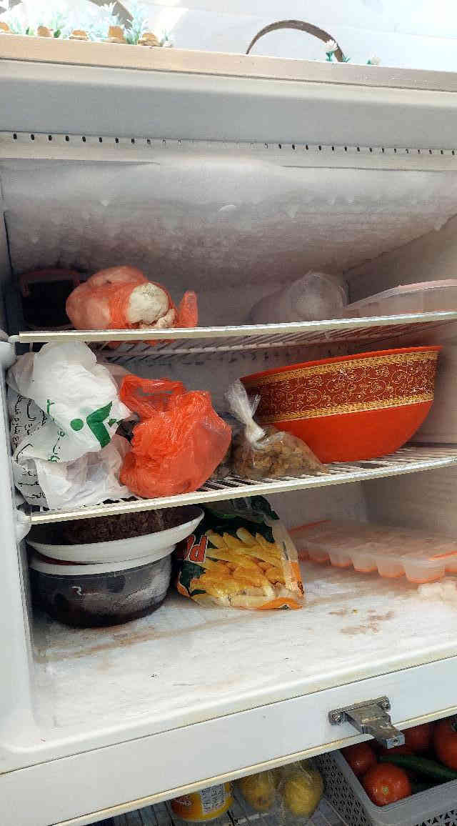 للبيع ثلاجة شغاله نظيفة سعر 350الف  بيه مجال/ عنوان الدجيل قرب البانزيخانه 
 ***********
