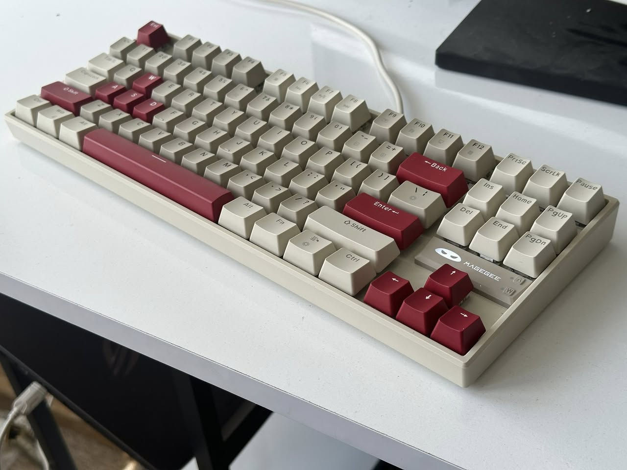 كيبورد ميكانيكي من براند MAGEGEE 
موديل الكيبورد MK-STAR
87 keys
ويجي وياه كيكابس احمر ماروني
brown switch 
ولون الاضاءه ابيض جدا جميل وبيه هواي مودات
سعر 30 الف


**إذا كنت صاحب هذا الإعلان وتريد حذفه لأي سبب، رجاءا أرسل رسالة إلى الدعم الفني**