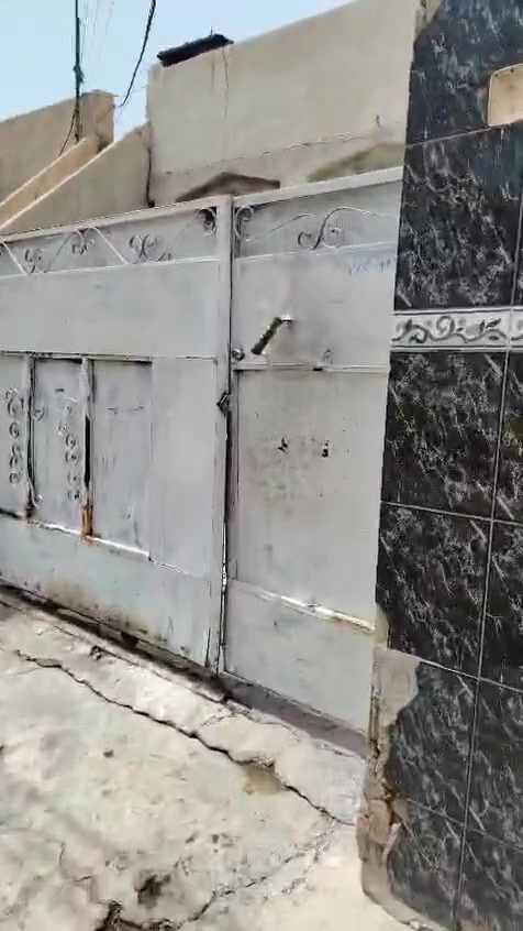 دار للبيع ابو دشير خلف شارع الصيرفه 
شارع اسواق البركه 
المساحه ١٢٠ متر 
السعر ١٣٥ مليون
للتواصل  ٧٧١٤٣٠٦١٥٠


**إذا كنت صاحب هذا الإعلان وتريد حذفه لأي سبب، رجاءا أرسل رسالة إلى الدعم الفني**