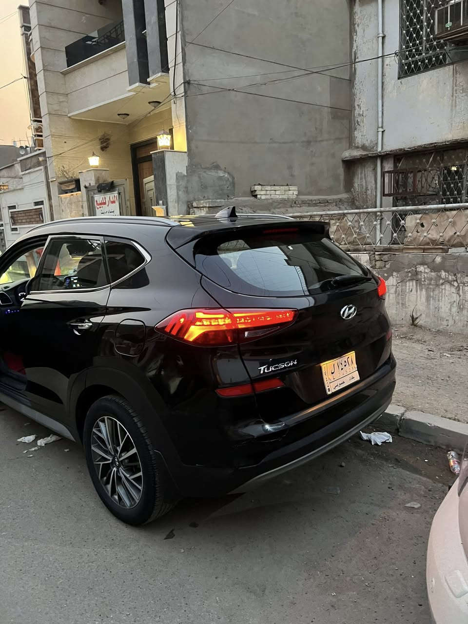 سلام عليكم 
البيع‼️
هونداي توسان المتدد 
موديل21
لون: أسود 
السياره فول للخير ماعده البنورما 
موصفات ⬇️
4كامرات 
نقاط عميه 
دمام خلفي بل صندوق 
ابل كاربلاي 
أندرويد اوتو 
صندوق كهرباء 
نضام تحديد مسار
بصمات أبواب عدد2
اشاير بل مري 
رادار جانبي +امامي 
امرايه وسطيه تعتيم 
السياره بعّد بيها مواصفات لمتدد معروف 
حجم المحرك:GDi2.4
قوتها بل حصان:181
🛑🛑🛑🛑🛑🛑🛑🛑🛑🛑🛑
السياره وارد أمريكا 🇺🇸 حادثه مرفق بل صور وهنانه بل عراق صاره بيها حادث بنفس الصفحه باب وحاملغ مبدل نفس لون
مكانها بغداد 
السعر:180قابل التفاوض 
رقمي:***********
