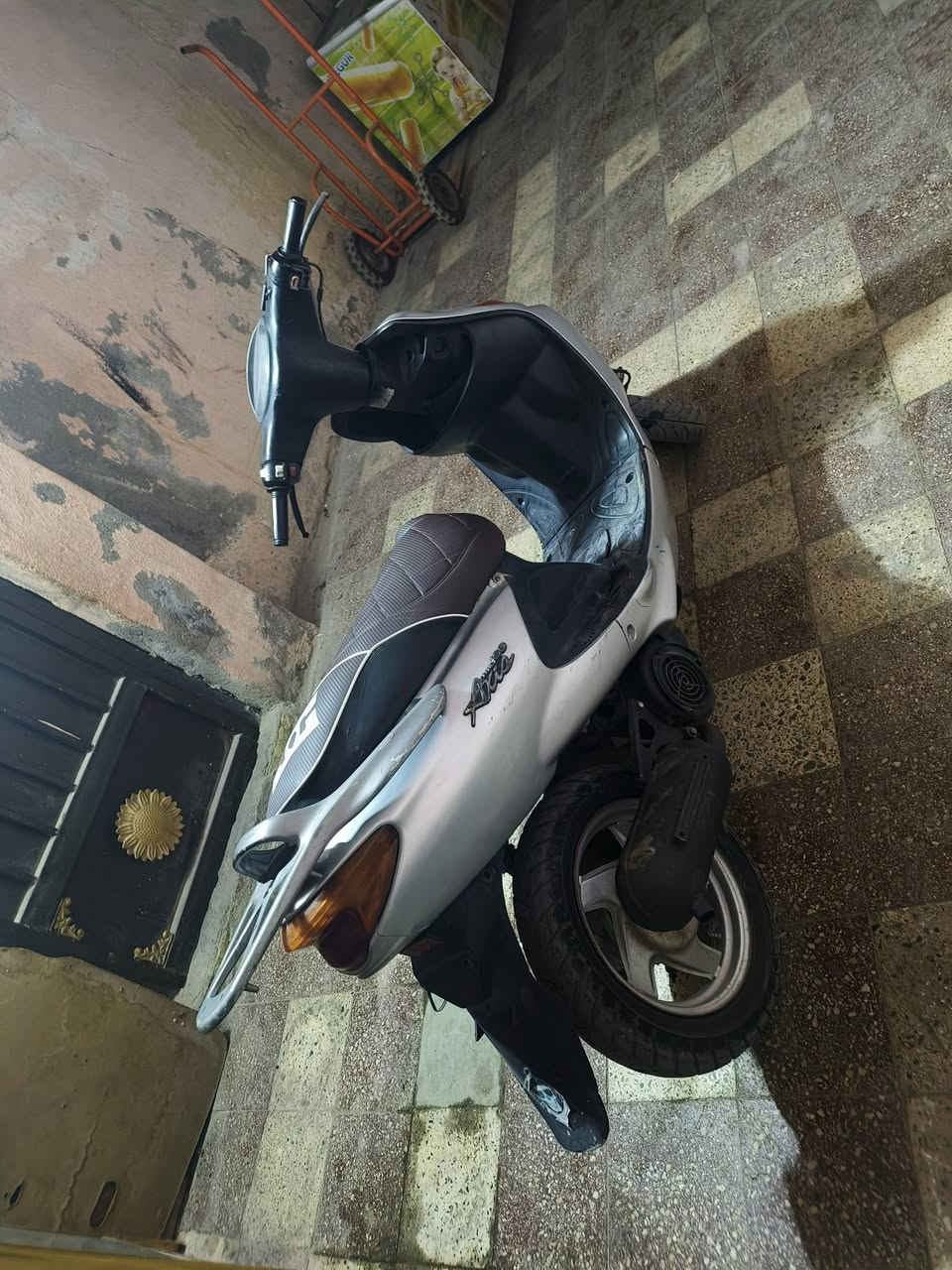 دراجه لكزز للبيع السعر750وبي مجال البصرة خمسة ميل ***********
