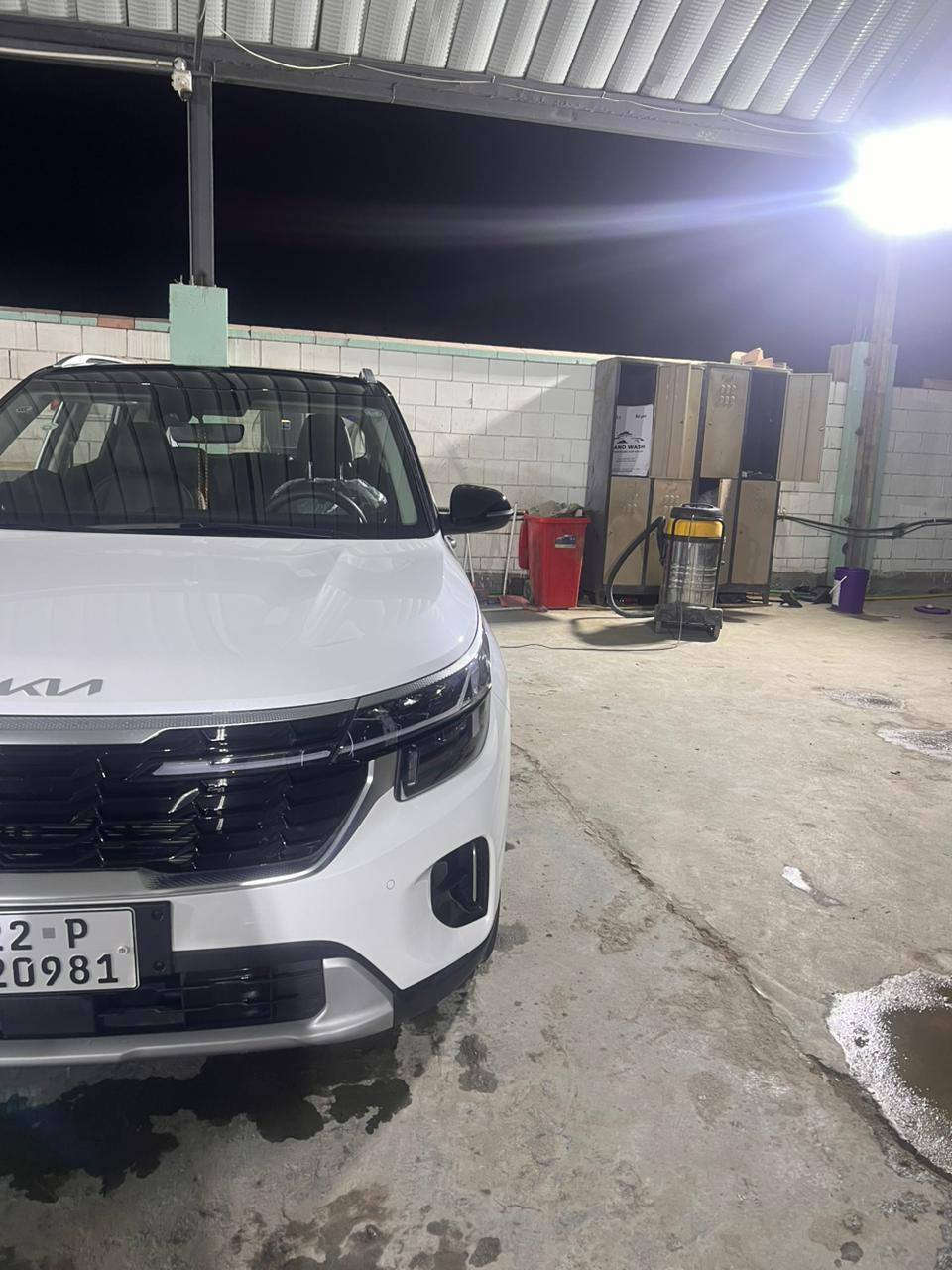 السلام عليكم
كيا سلتوس 2024 
ماشيه 3000 بعدهي زيرو ع وضع الشركة 
فول مواصفات لاخير
رقم اربيل الك وكاله مجانيه 
العنوان البصرة الامن الداخلي 
للأستفسار الاتصال ع 
***********
