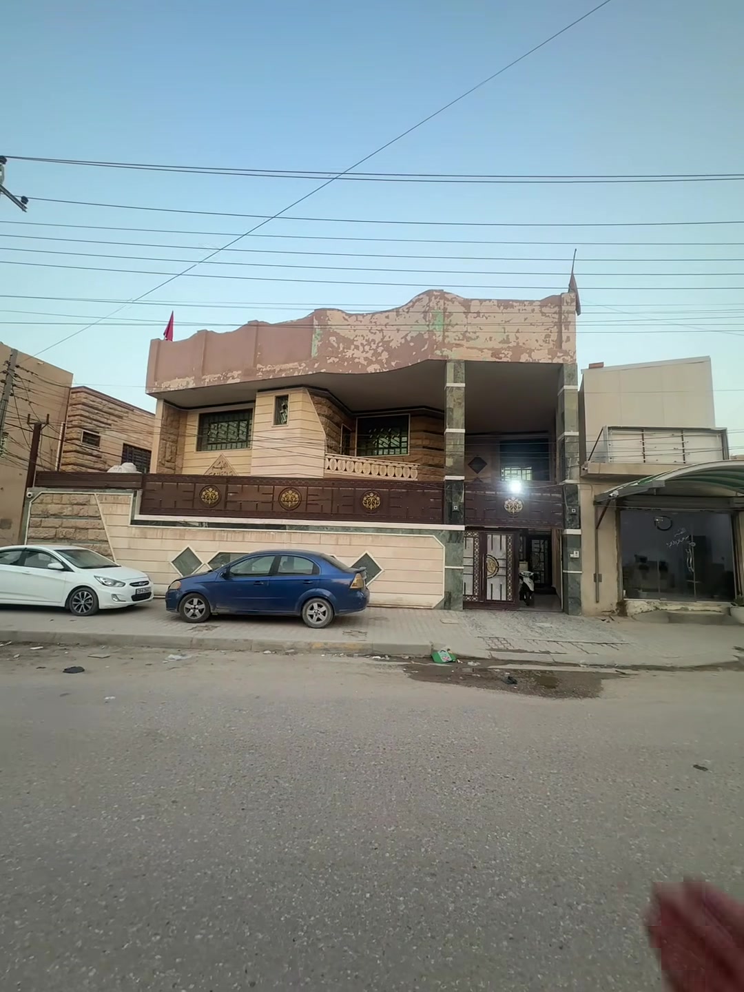 اسعد الله مساكم بكل خير عقار منير للبيع العنوان كربلاء حي الامين فرع مستشفى العباس هلي بيت طابقين مساحه٢٤٥ ركن جنس عقار طابو  زراعي لاستفسار ***********.   ***********
