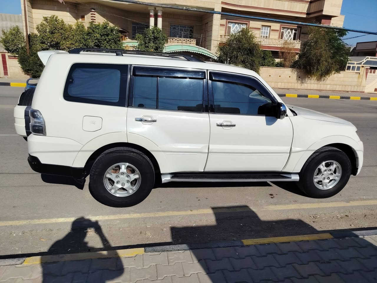 السلام عليكم باجيرو 2008 للبيع بغداد بأسمي جاهزة مجهزة كل نقص مابيهة بيهة صبغ 3قطع مالايحه الدواخل مكان السيارة كوت مركز مدينة رقم *********** غير متواجد ع الفيس رقم ***********
