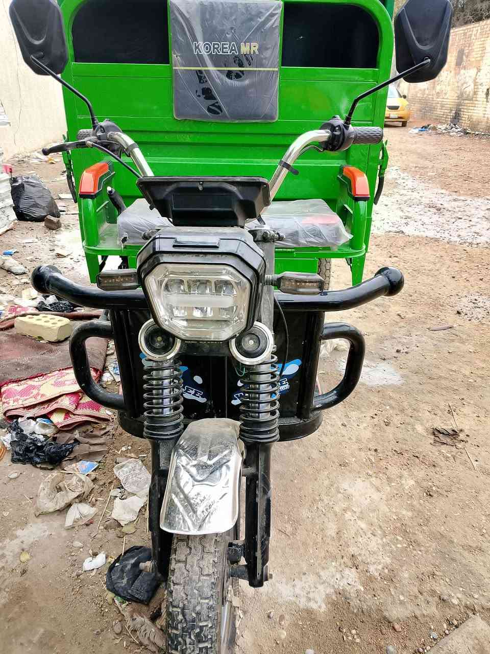 السلام عليكم للبيع الحجم الكبير ست بطاريات اخت الجديده ما ماشيةهواي من البيت للمدرسة رايدهه1600بمليون وستمية وبيه مجال للشراي ***********رقمي
