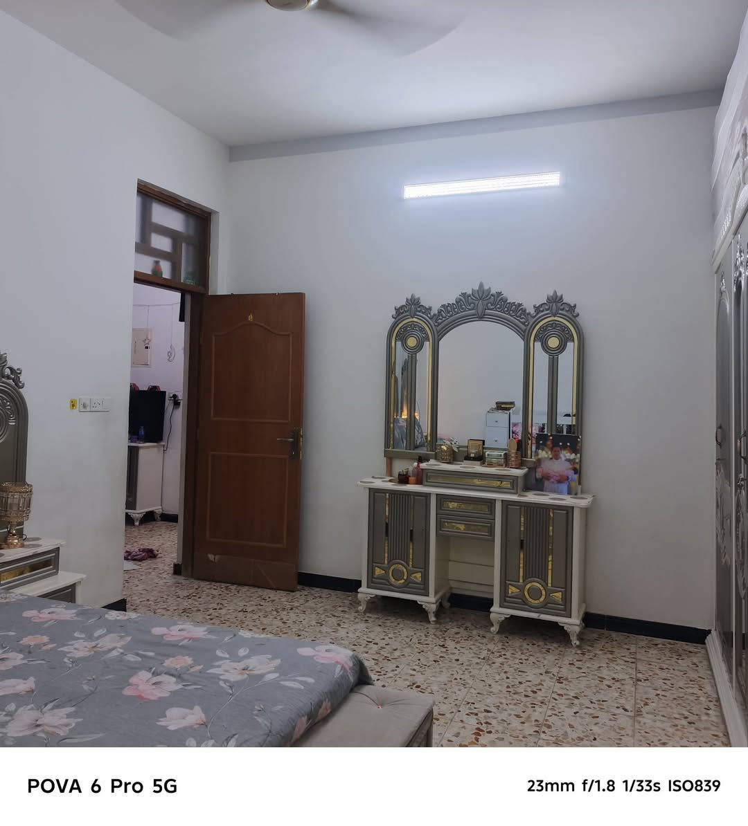 منزل للبيع
📍 الموقع بغداد: أم الكبر والغزلان، مقابل  قطاع 78، الفرع على الشارع العام المؤدي إلى تقاطع الكيارة ومجسر 83.
المواصفات:
المساحة: 150 م²
بناء حديث وراقي
غرفة واحدة
حمام واحد
تواليتان (داخلي وخارجي)
درج مع محجر
مخزن
سطح شتايكر
بيت نظيف وجاهز للسكن
موقع جميل وقريب من الشارع العام والخدمات
💰 السعر: عند الاتصال.. أو الخاص
📞 للاستفسار: ***********
