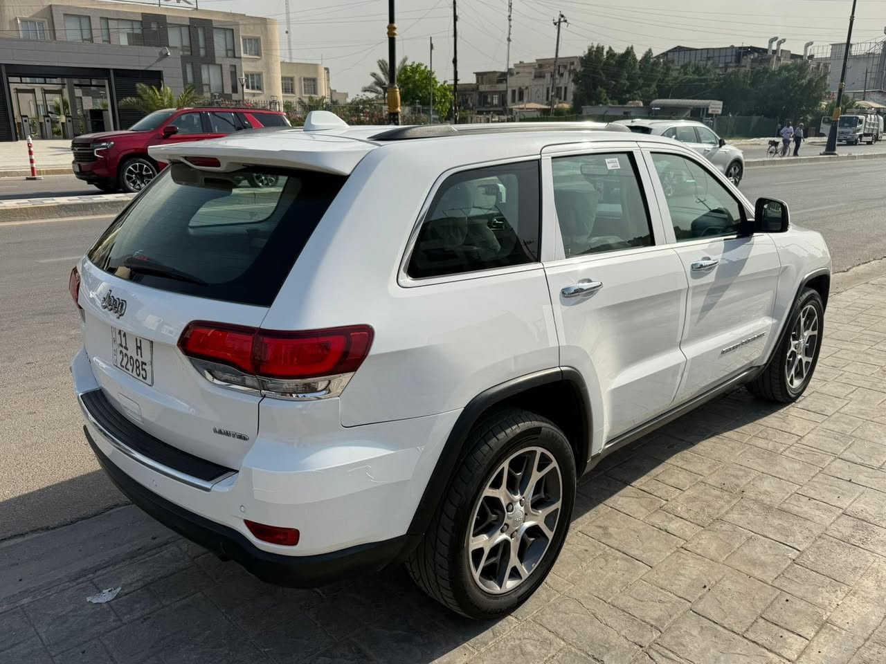 السلام عليكم

جيب  2020   لمتتد خليجي مكفوله من ضربه وصبغ 

‎حجم المحرك V6 3.6L 

مااشيه 75 كم 

مفتاح التشغيل بصمة 

تشغيل عن بعد 

بانوراما

فتح الصندوق كهرباء 

 دفع رباعي 4WD

اريل نفكيتر 

رادار 

مانع تصادم

 تحديد المسار

حساسات أمامية

حساسات خلفية 

لايت زينون + LED 

كشافات 

بك لايت LED 

ويل كب 20

4 دسك

حساسات ضغط الاطارات 

اشارة في المرايا الجانبية 

المرايا قابلة للطي كهرباء 

النقطة العمياء

شاشة Apple Car play 

كاميرا دوارة 

شفتات مقود 

مثبت السرعة Cruise 

المودات والاوامر الصوتية 

فحص نظام السيارة 

تتسع المقصورة ل 5 ركاب

المقاعد جلد 

المقاعد الامامية كهرباء 

تدفئة وتبريد المقاعد الأمامية  

ذاكرة وضعيات الجلوس للمقاعد الأمامية

تبريد شاشة مناخين منفصلين 

قطعتين تبريد 

نظام مانع الانزلاق   

وبعد بيها مواصفات  

السعر 24800$ وبيها مجال 

العنوان/  بغداد حي الاعلام  الاتصال ***********

