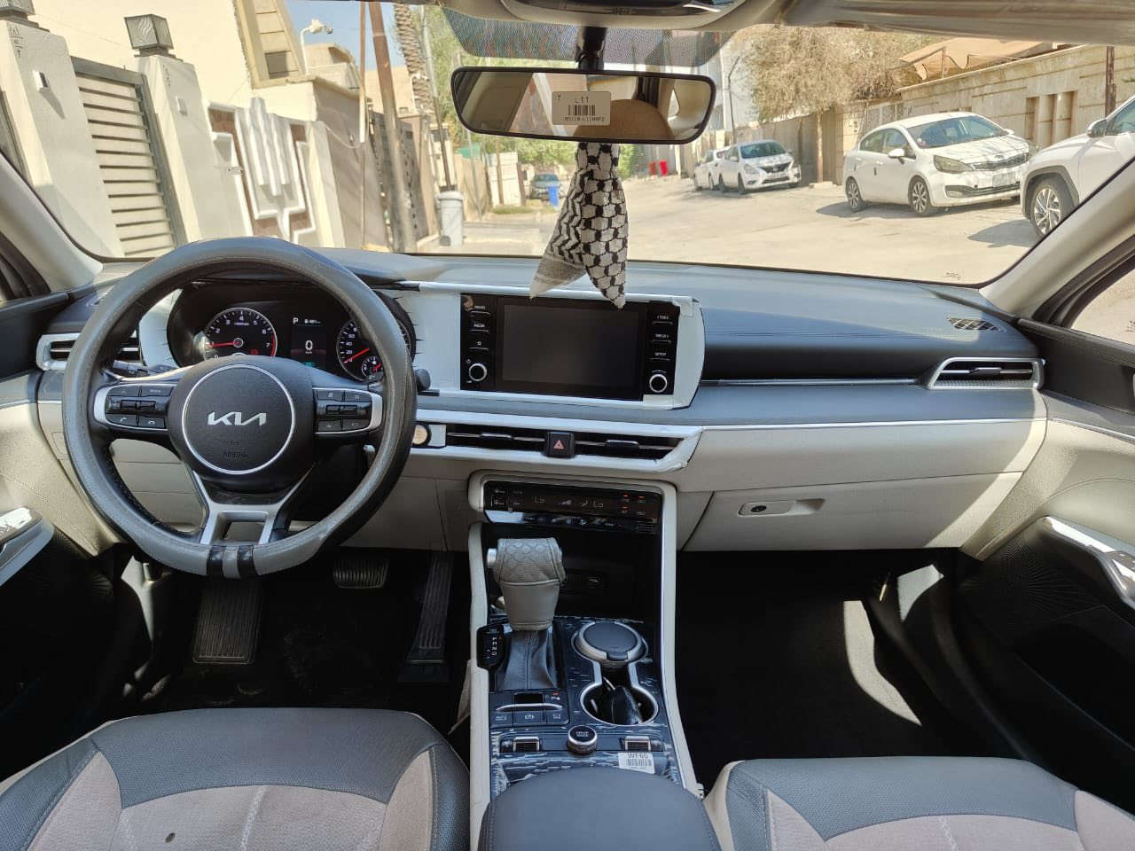 اسلام عليكم
‏Kia K5
الموديل 2023 
السيارة خليجية وكالة 
 المواصفات :
1- بصمة + تشغيل عن بعد 
2- بانوراما 
3- شاشة 
4-كشن السائق كهرباء 
5- لد امامي + خلفي  
6-حساس امامي + خلفي 
7-اشاير بالمري + المري قابلة لطي 
8-ترحيب عند الاقتراب 
9- مانع انزلاق 
10- سايد بريك الكتروني مع الاوتو هولد 
11 الاضوية الداخلي كلها لد 
12- سيارة كشنات جلد مع التدفئة 
13- سيارة ماشية 17 الف كيلو وقابلة لزيادة 
سيارة جديدة بمعنى الكلمة حتى الارضيات ممفتوحات مالتها مال الشركة  nim حتى الاسبير منازل السيارة رقم أربيل  

ملاحظة السيارة بيها بالجاملغ مال سايق بارد على كد 3 اصابع فقط هذا بارد  وشخط بالباب الي خلف راكب 
والدعامية خدوش غير هذا سيارة مكفولة 
السعر 21,300  الف دولار وبيها مجال 
عنوان : بغداد الدورة 
للاستفسار : ‏‪0770 073 1451  : ***********
