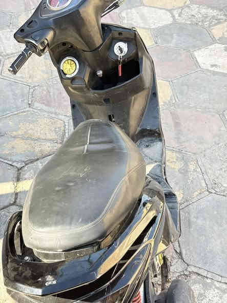 سلام عليكم سكنس فحل نوزل دراجه نضيفه المحرك مكفول ممفتوح دراجه شلعه ومعدل خير من الله سعر900وبيه مجال
اذا عجبتك تواصل وياي على الواتساب ‭0775 276 4022‬
