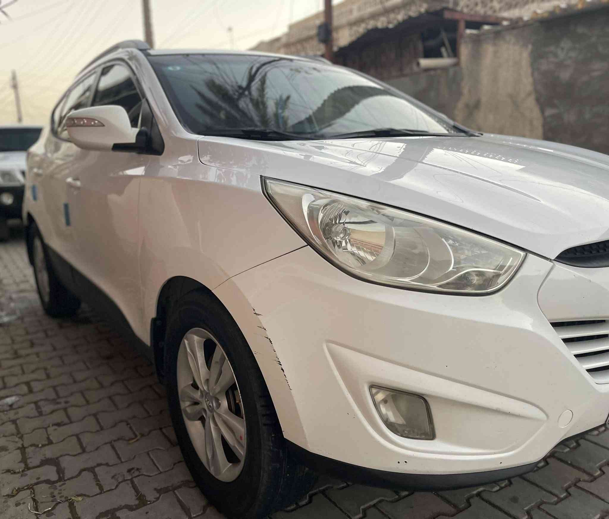 السلام عليكم
شبابنا الغالين بعد اذن مدير الموقع 
للبيع او المراوس - السعر 135 
توسان خليجي موديل 2013 رقم بغداد انكليزي باسمي 
محرك - كير - تبريد -       مكفولات من الفتح 
كشر السيارة نظيف جدا 
يحتوي فقط على رشة بسيطة بالجاملغ الامامي جهة السياق وجزء من الباب اكول قطعتين ومطابق 100‎%‎ و بيه كلير بالباب خلف السائق توحيد لون بدون اي ضرر يذكر لا معجون ولا فتح ولا تعديل لكل القطع 
السيارة مناقصه اي شي ثاني يوم احول 
مكاني بغداد 
للاتصال اكثر ***********
