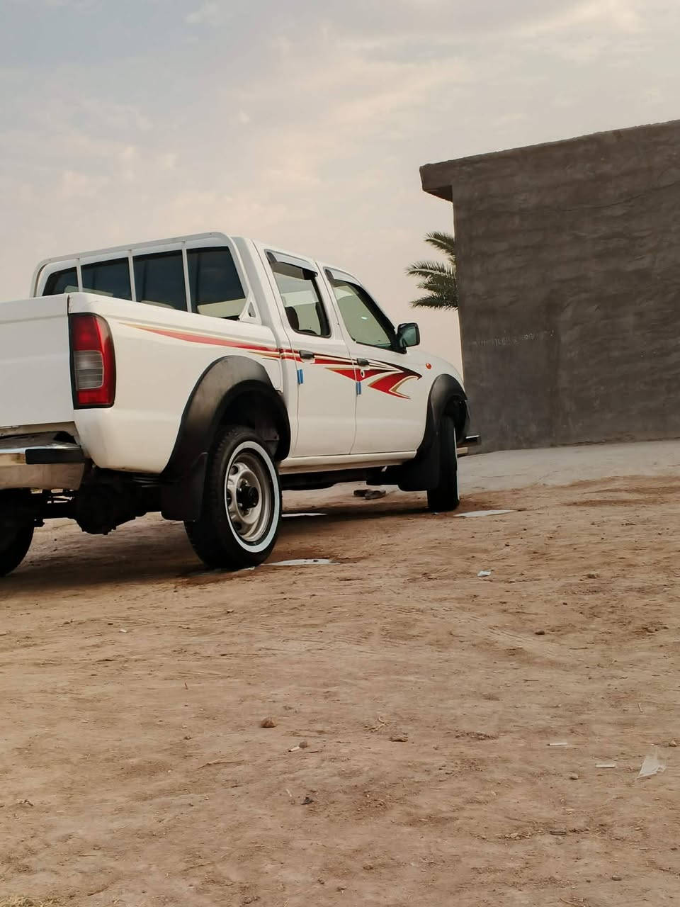 نيسان مزاد 2008
مصبوغه عام
السعر 75 وبيها مجال 
عنوان بغداد
هاتف ***********
