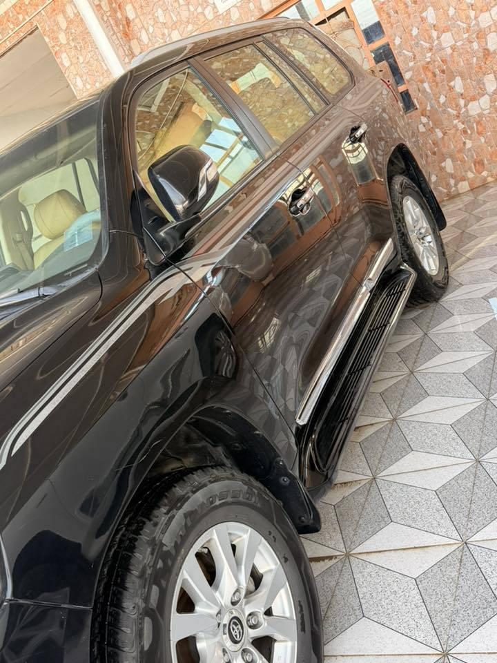 سلام عليكم للبيع لاندكروزGX.R 2018بريم 
محرك V6
ماشية 150الف
رقم بغداد
السيارة مكفولة كفالة عامة
السعر 485 وبيها مجال 
العنوان ذي قار  قلعة سكر 
***********
***********
