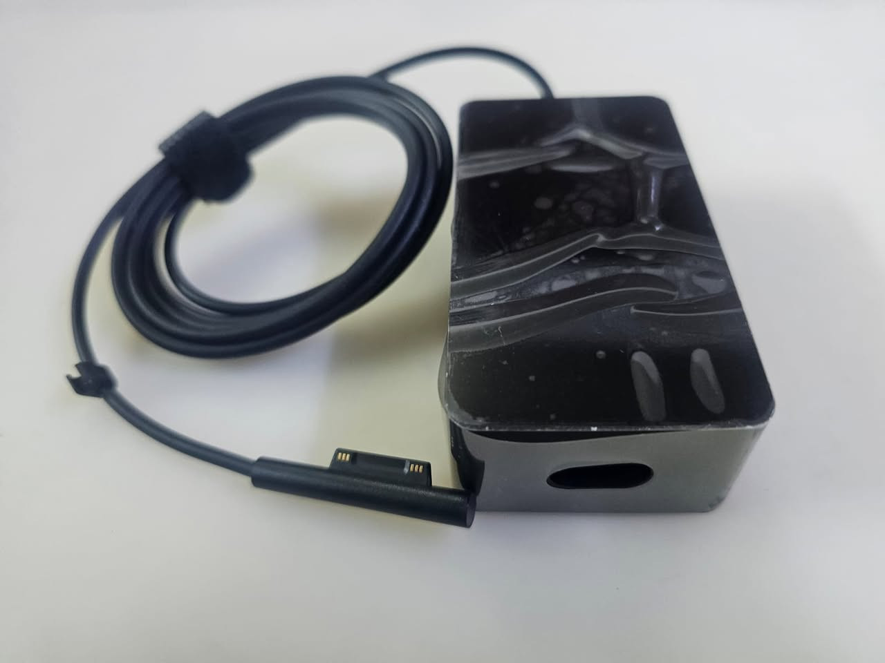 السلام عليكم 

شاحن مايكروسوفت سيرفس برو 80 واط 15 فولت 4 امبير 

السعر 15 الف 

التفاصيل داخل الصور / للتواصل *********** واتس اب توصيل بغداد (5) آلاف محافظات (6) الاف للمزيد زوروا صفحتنا على الفيس بك 

[https://www.facebook.com/profile.php?id=61560710157601](https://www.facebook.com/profile.php?id=61560710157601&__cft__[0]=AZY14nInZAIiCD35RpUtn1FIJ3UH3cBdB5VsJAYfwTJVcVOkUnaEszQ8VU26g6WPVzRM-EhIDYNDPJSYuXdpc0194Z3vC9gw9hv3DG_ckx8kSg&__tn__=-UK-R)
