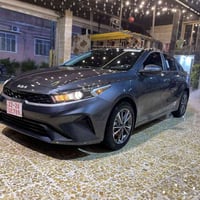 كيا فورتي 2024 السياره بدون صبغ بيها زلخ على كد بابين الي بجهة النفر  ...