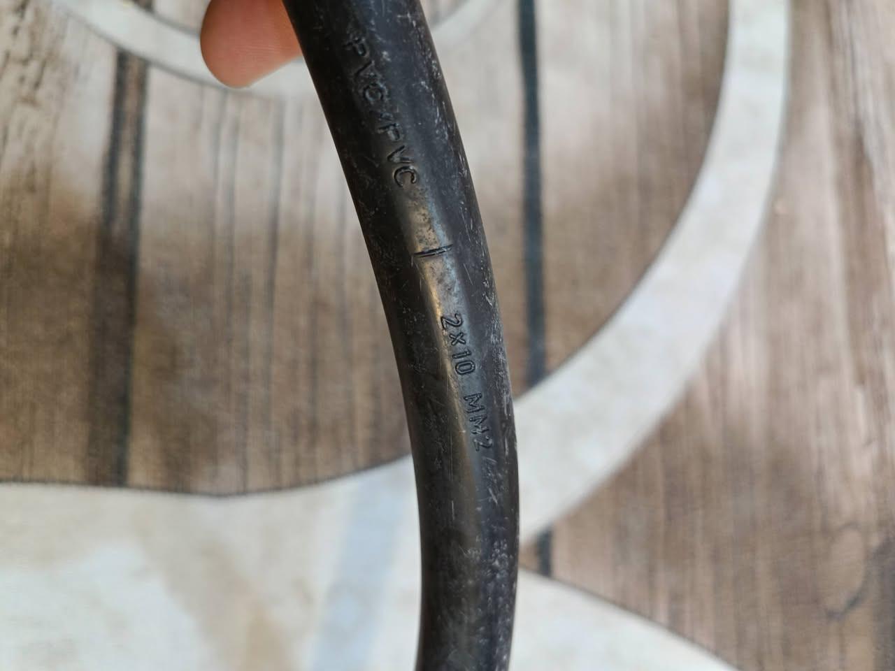 سلام عليكم
كيبل اردني سنگل 10×2
طول الكيبل 12 متر
السعر 70 وبي مجال
مكاني بغداد منطقة الحسينية ***********
