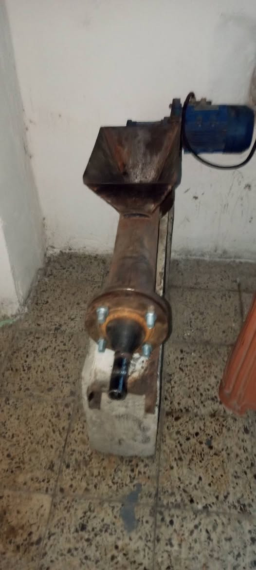 مكينه فحم لبيع مطور كير بكس ثري فيز السعر 1500بيه مجال لطيبين ***********
