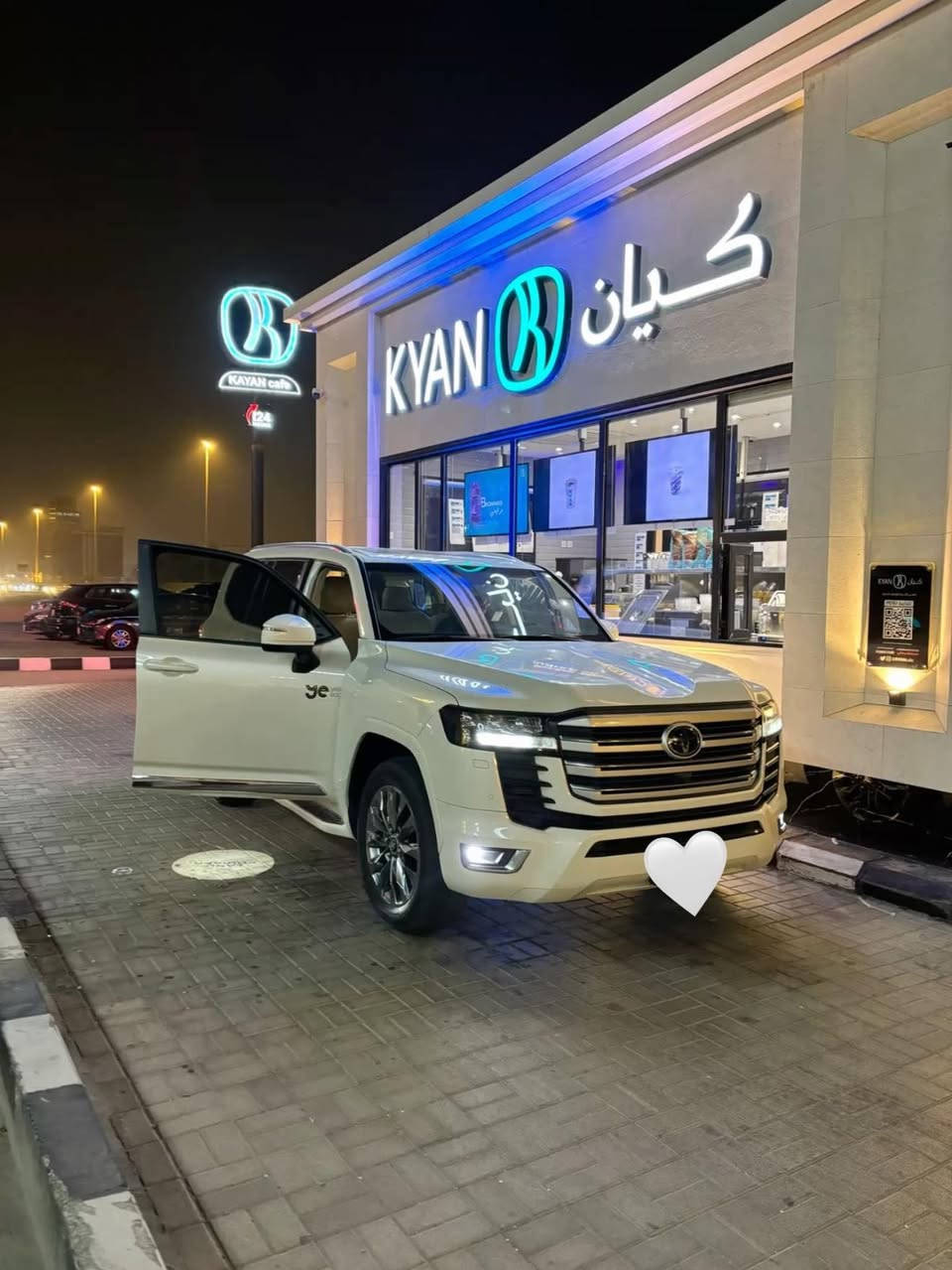 لاندكروز 2023  رايدها بـ٨ شدات مستعجل عليها وبيها مجال للأستفسار  ***********📞
