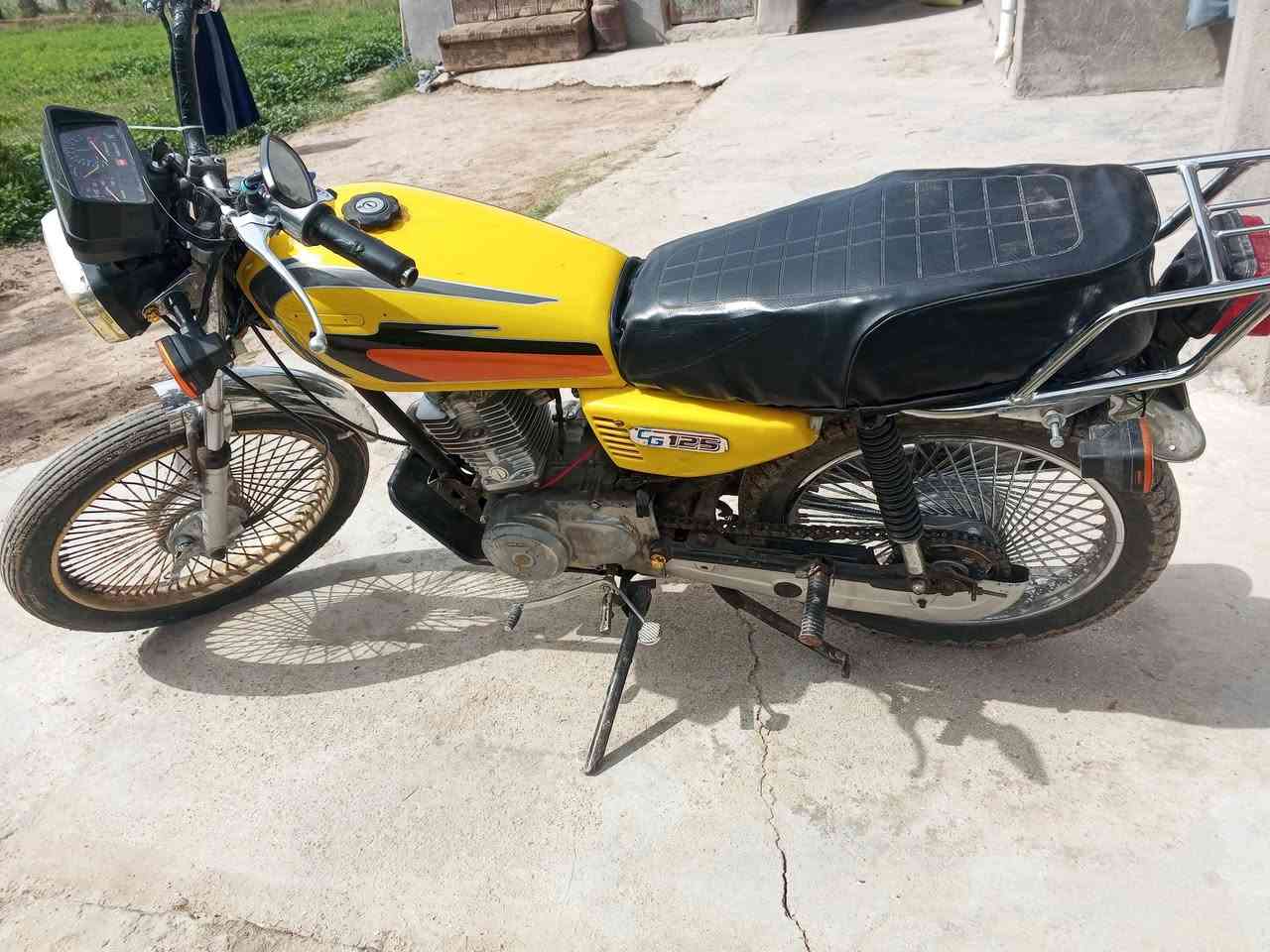 السلام عليكم دراجه للبيع موديل 21 مكاني الحمزه الغربي قرب شركه الاتحاد السعر 325 بها مجال///***********
