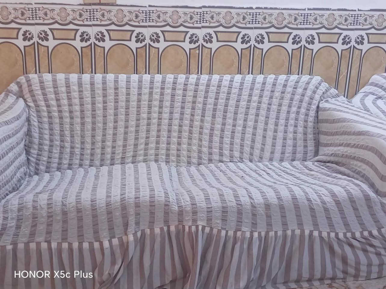 السلام عليكم  قنفات ل بيع سعر ب 150 وبيه مجال رقم ***********.  مكان طريق دغاره نزلت معمل الطابوك
