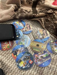 بلايستيشن 4 سليم • أقراص 11 مخدوشة • بغداد بسمايه