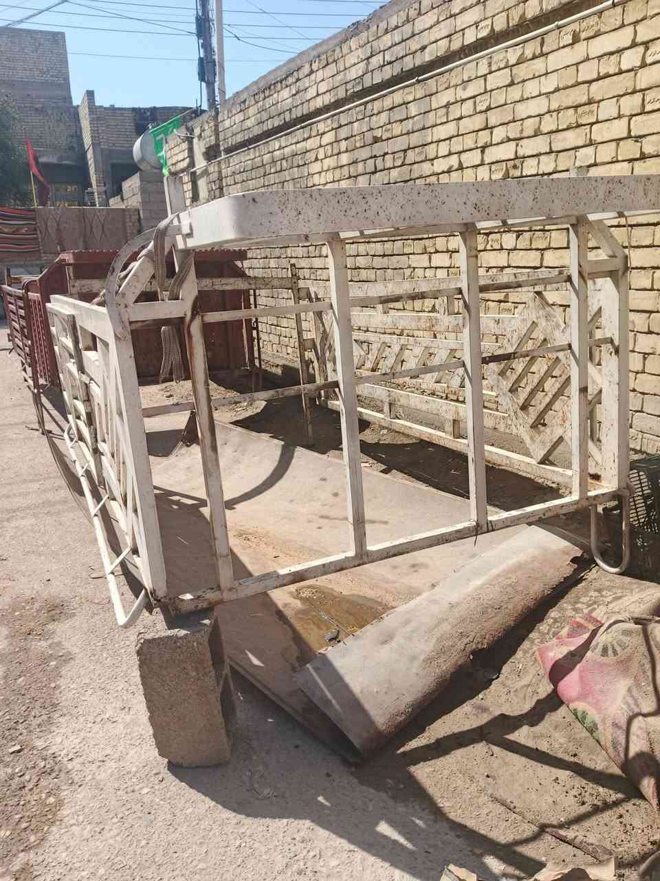 السلام عليكم متجر للبيع سعر 180 ـ***********
